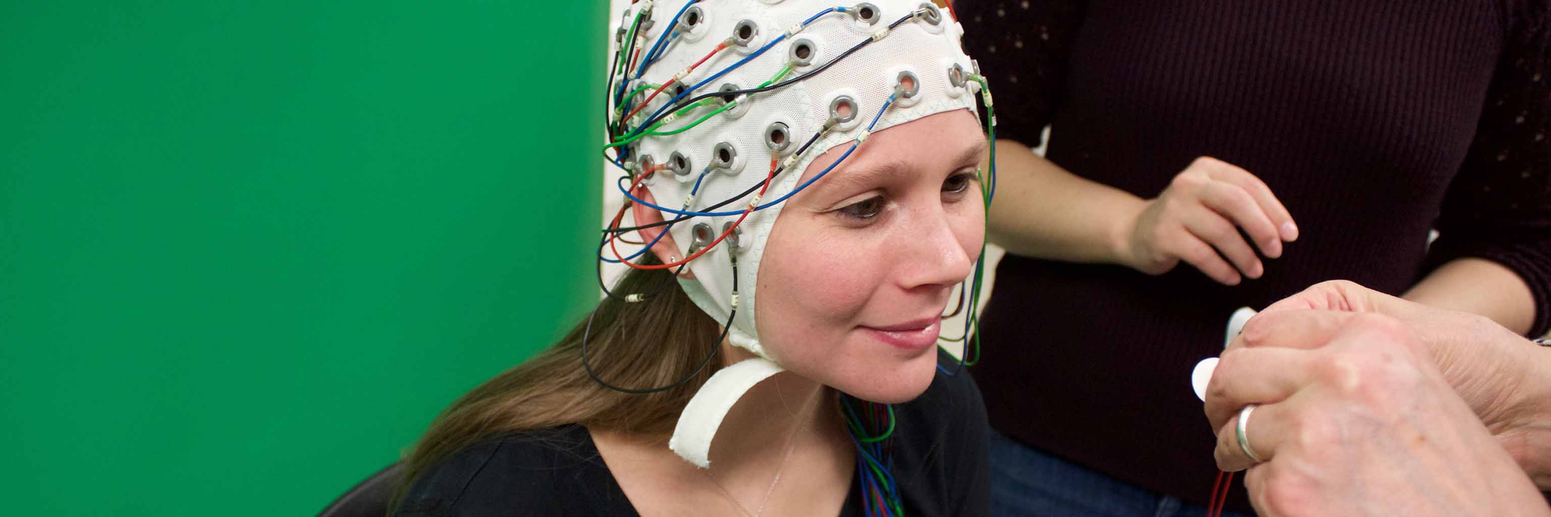 woman with a special cap with wires that analyzes her brain